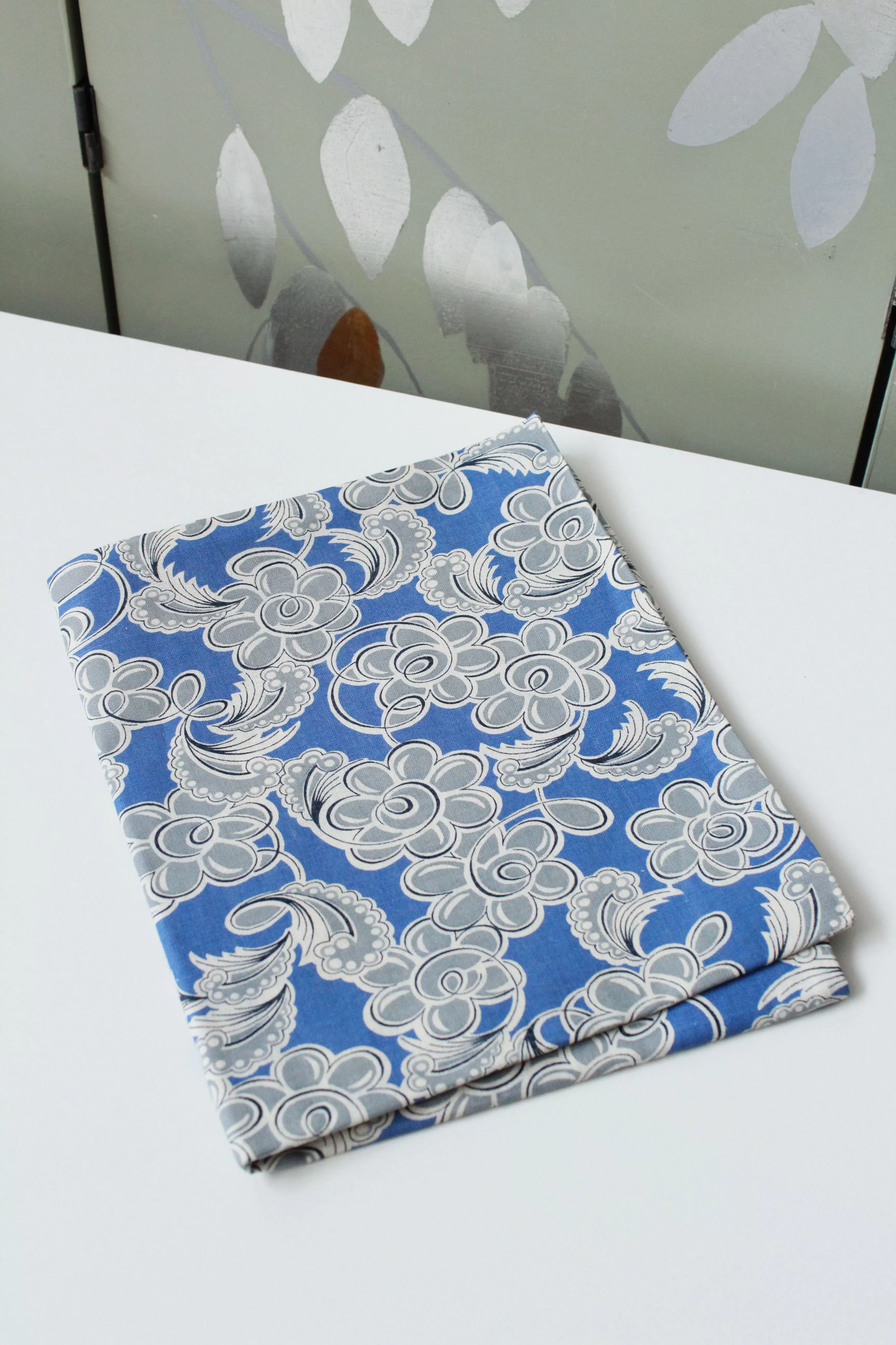 1940s Blue Floral Feedsack, Vintage 1940s Summer Fabric, Flower Feedsack, Blue, Grey, White