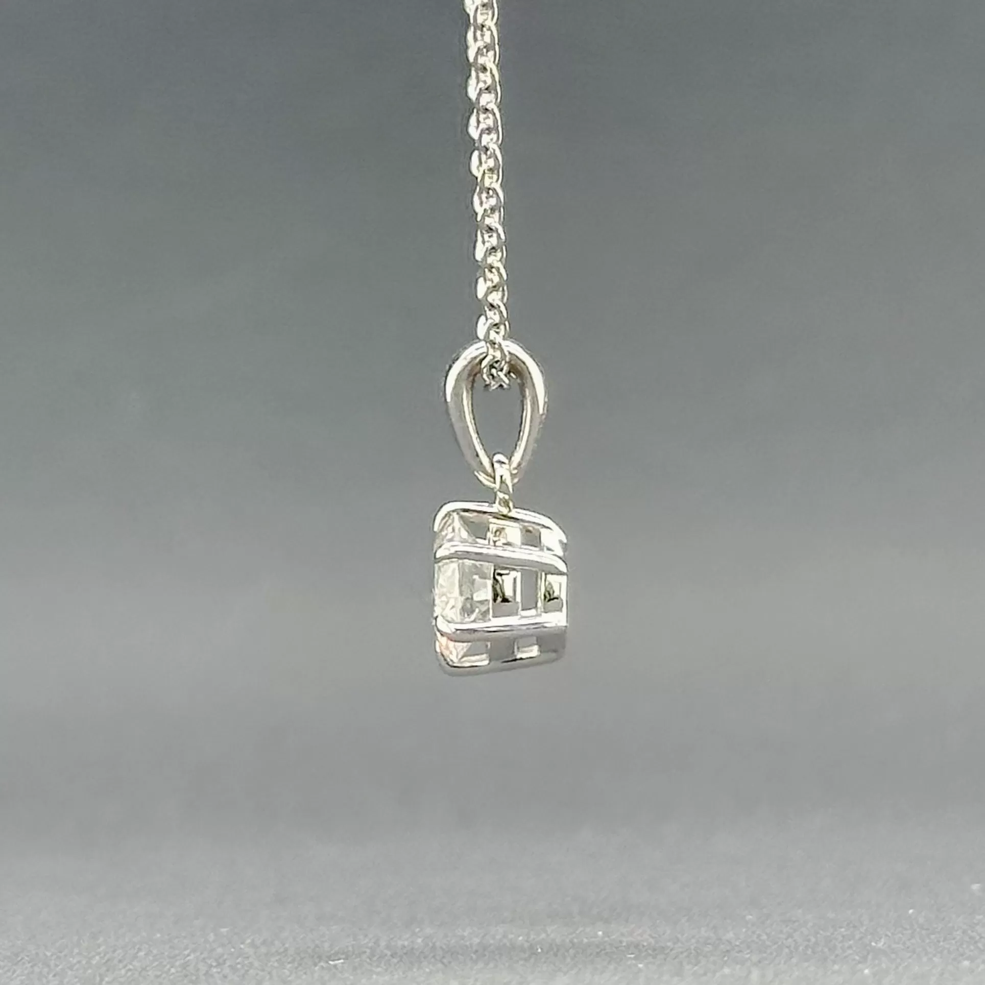 Estate 14K W Gold 0.61ct G/SI1 Diamond Pendant