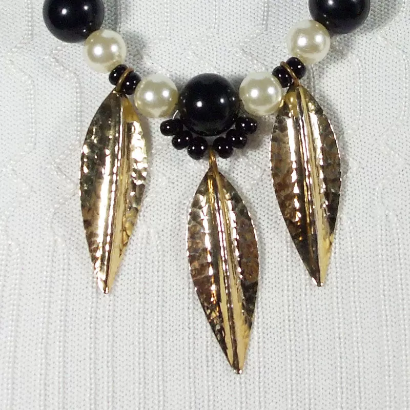 Gasha, Single Strand Black & Pearl Necklace