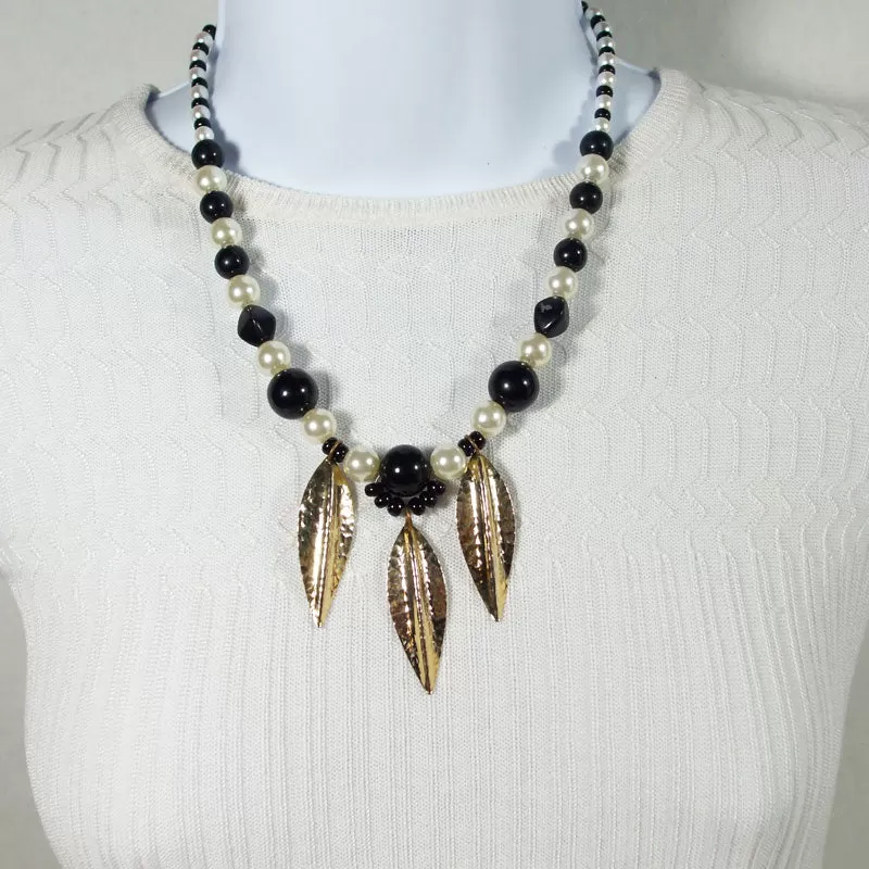 Gasha, Single Strand Black & Pearl Necklace