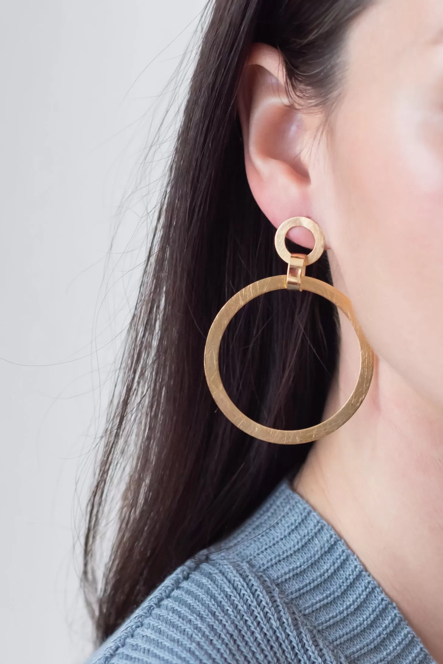 Gift Idea - Billabong Double Hoop Earrings   Black Pearl Mini Round Plate