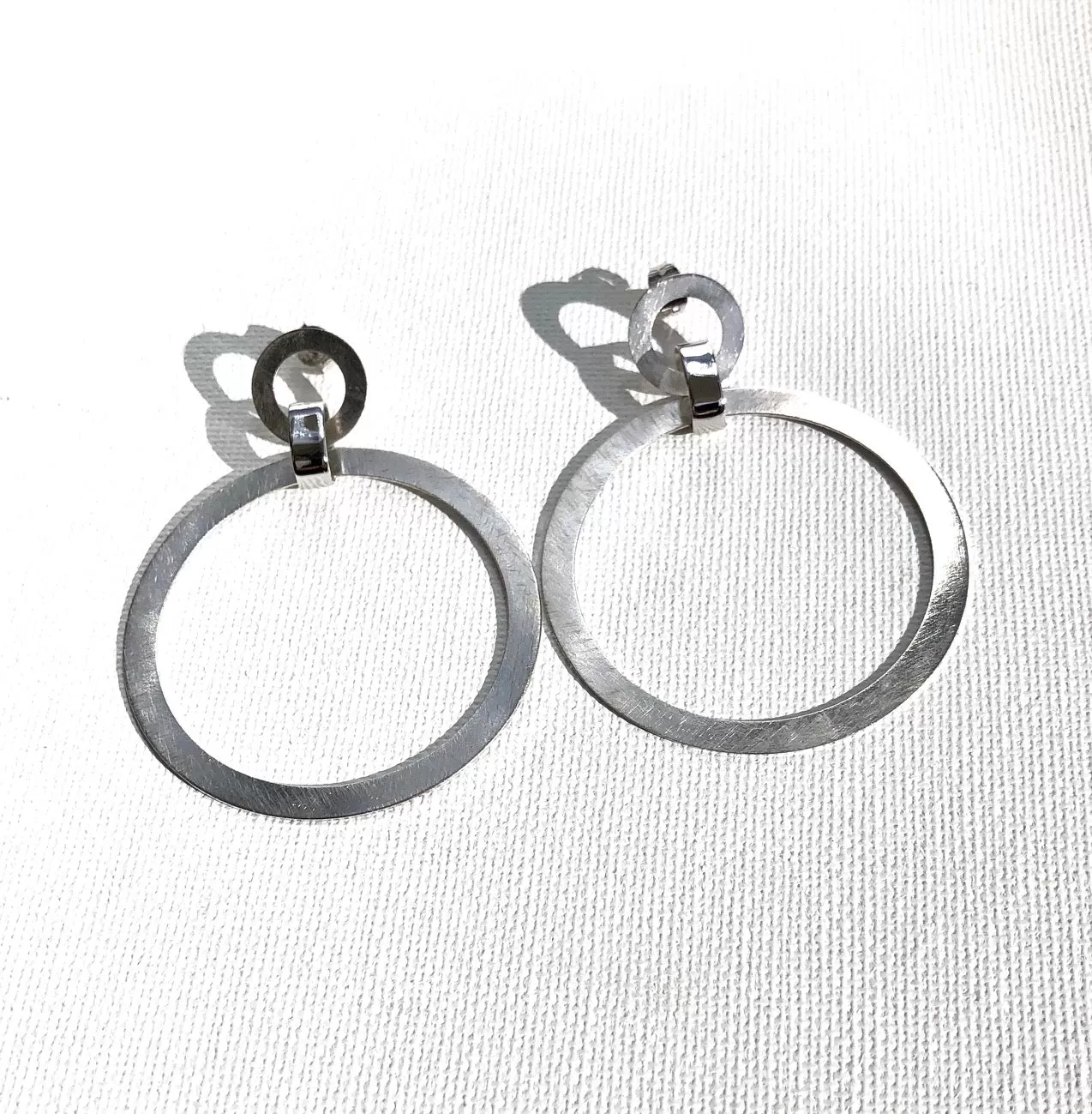 Gift Idea - Billabong Double Hoop Earrings   Black Pearl Mini Round Plate