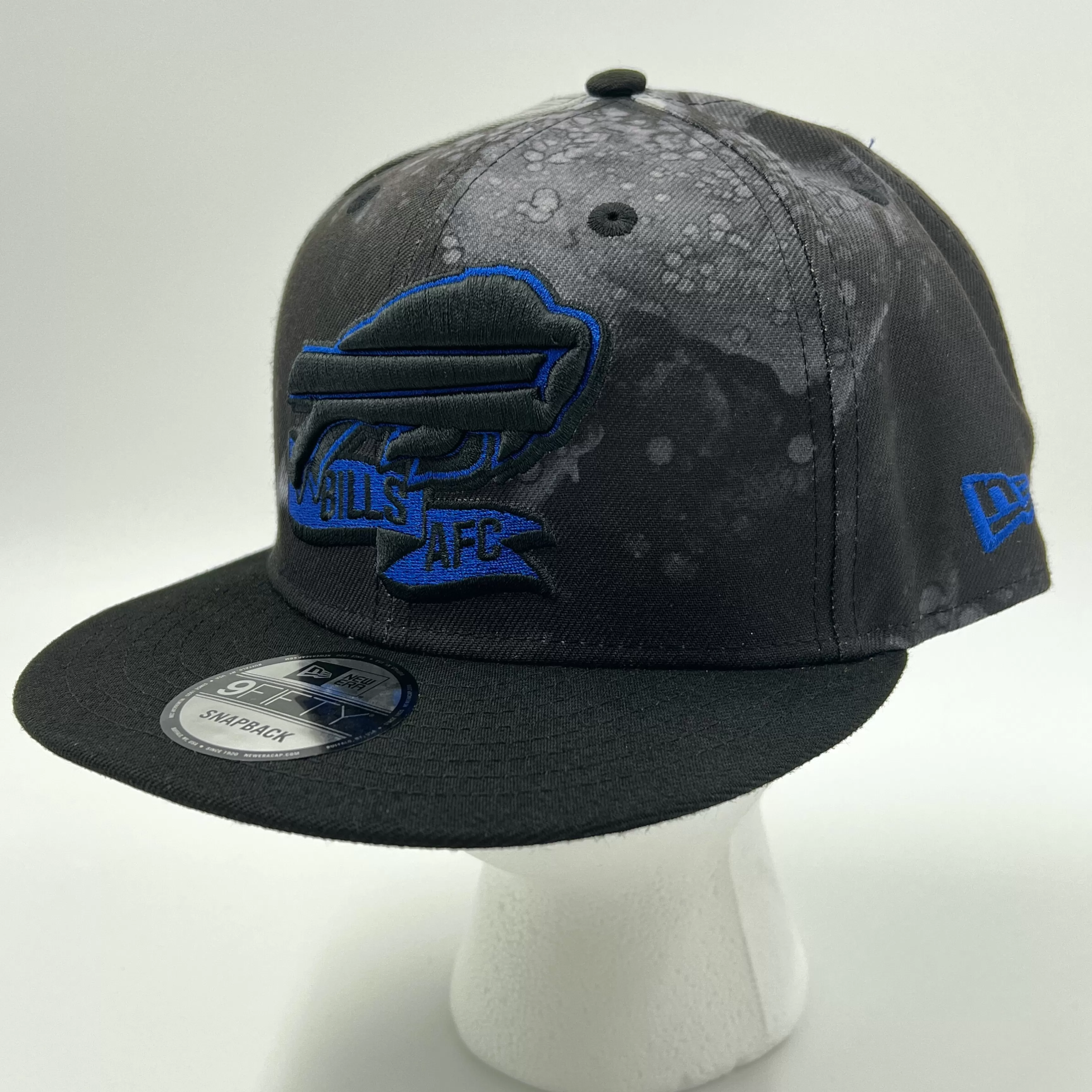 New Era Bills 2022 Sideline AFC Black & Blue Outline Snapback Hat