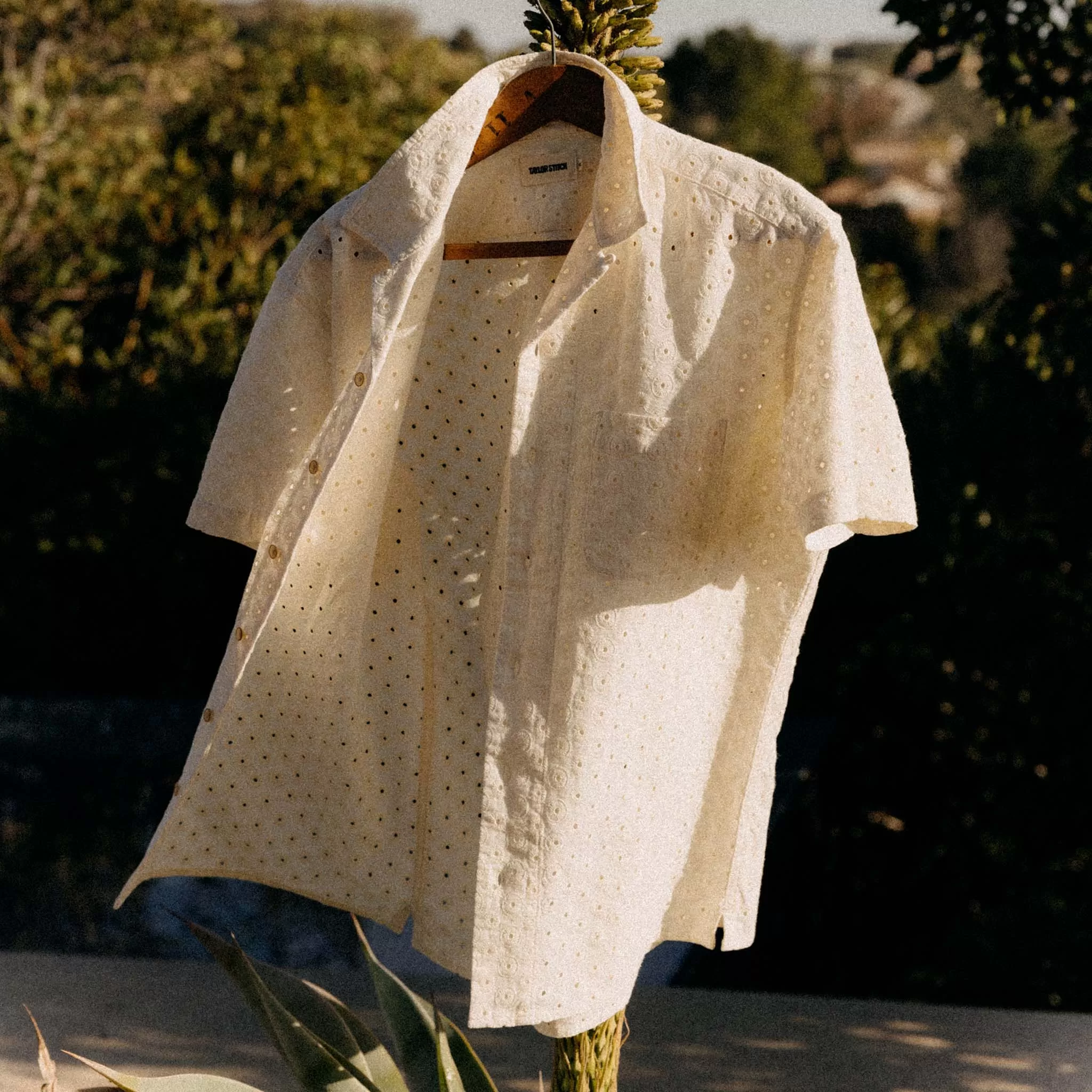 The Short Sleeve Hawthorne in Vintage White Embroidered Eyelet