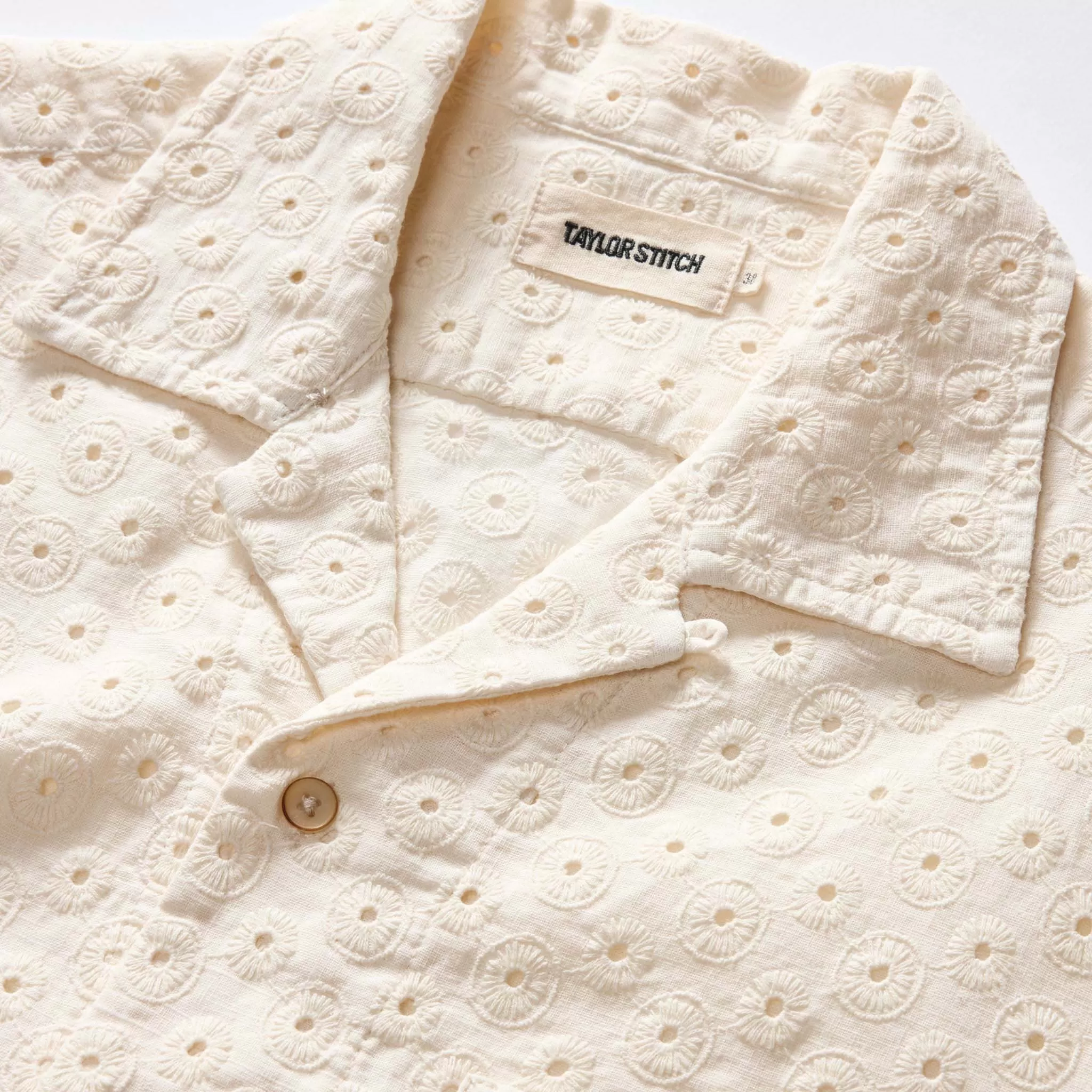 The Short Sleeve Hawthorne in Vintage White Embroidered Eyelet